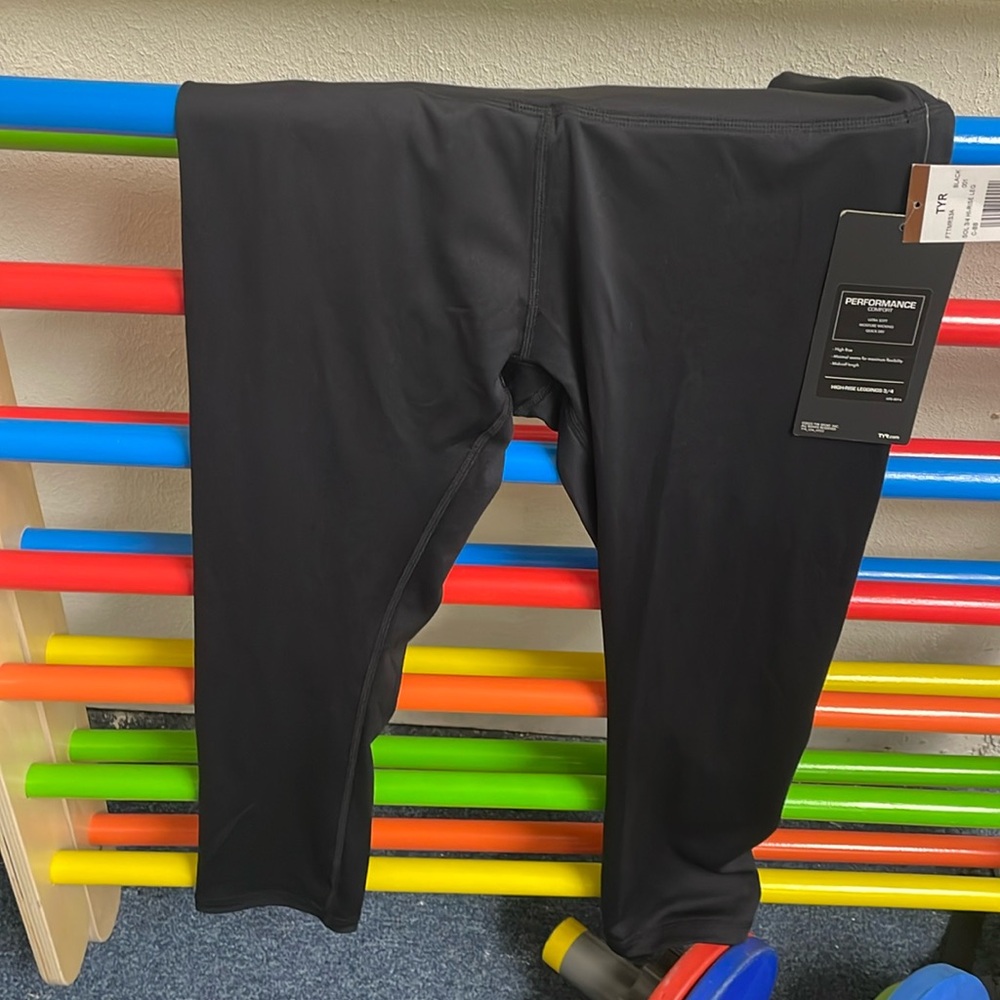 3/4 TYR leggings